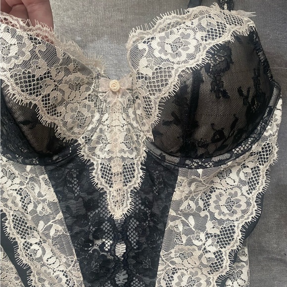 Vintage black & cream lace Jezebel bustier hook & eye corset lingerie top 34C 🖤 - Picture 2 of 15